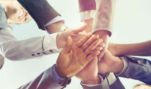 有完整的開發團隊嗎？